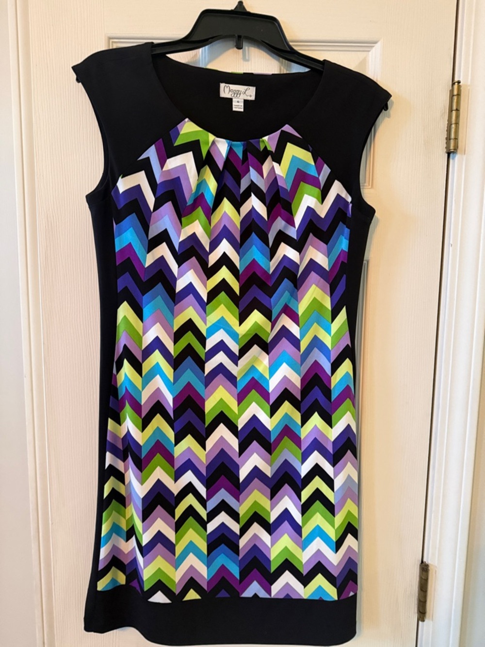Maggy London Sleeveless Chevron Shift Dress in Multicolor